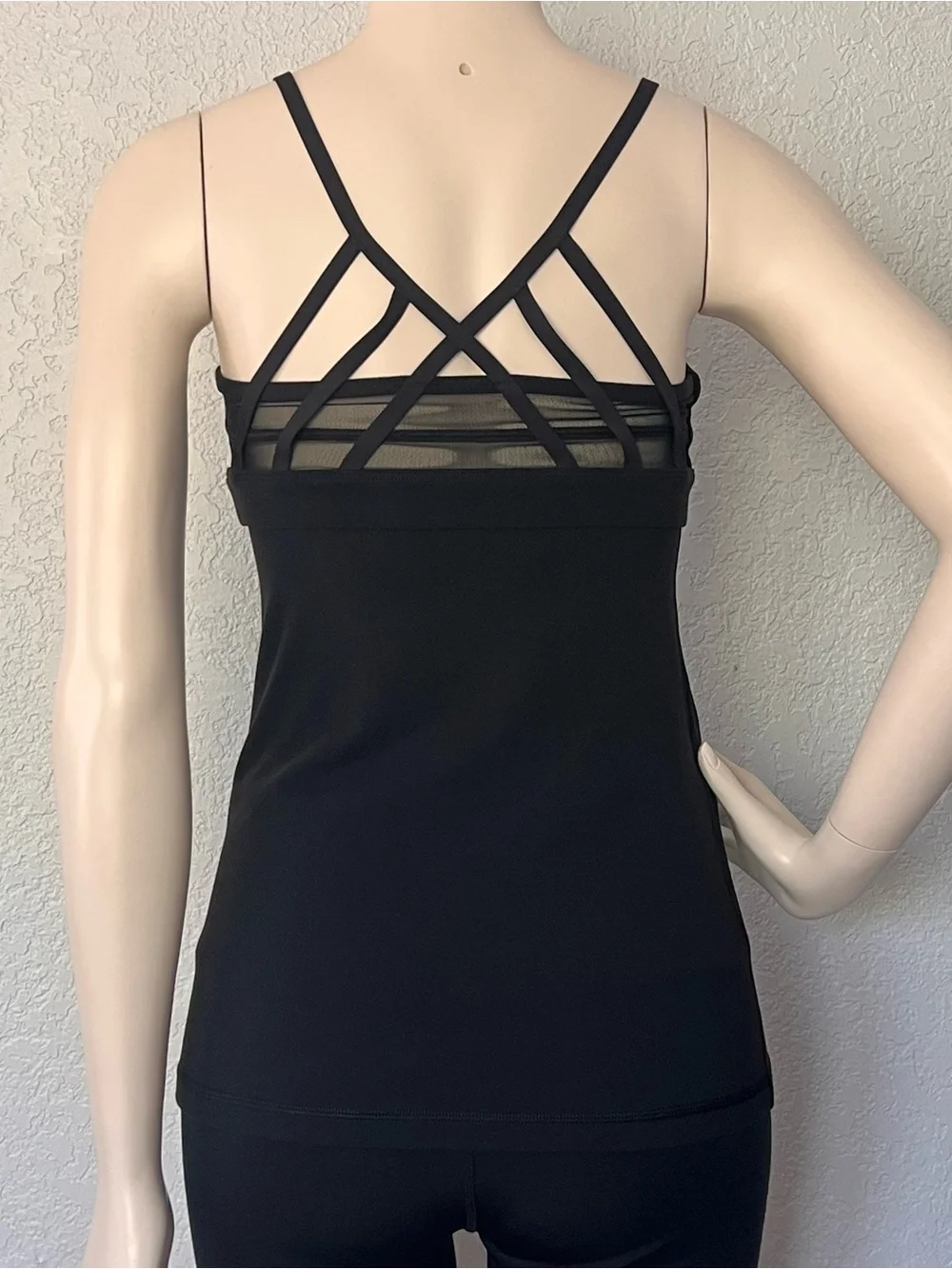 Lululemon Womens 4 Exquisite Tank Black Mesh Strappy Back Built In Bra Yoga